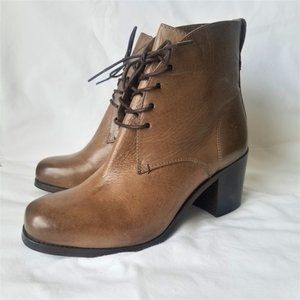 FRYE Kendall SFG Chukka Leather Boots CHARCOAL